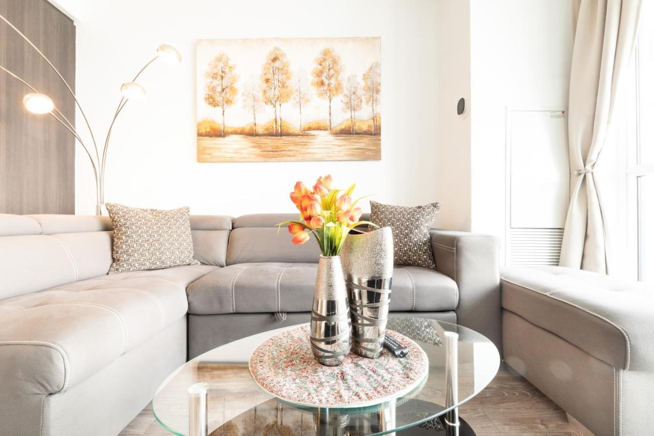 Bright Condo In The Heart Of Toronto Ngoại thất bức ảnh