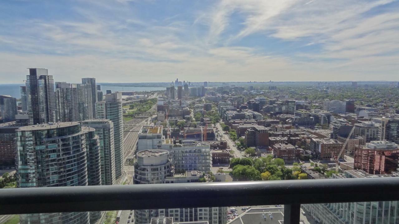 Bright Condo In The Heart Of Toronto Ngoại thất bức ảnh